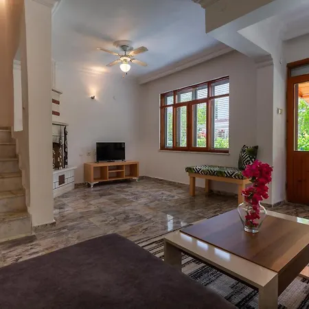 Bella 2 - Triplex With Private Garden Villa *