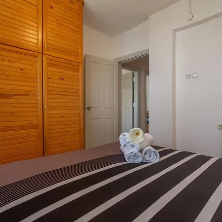 Bella 2 - Triplex With Private Garden *