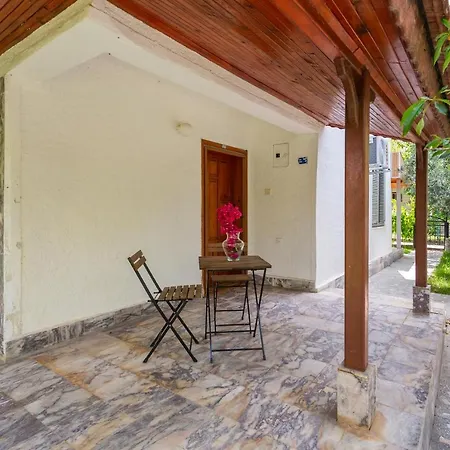 Bella 2 - Triplex With Private Garden Villa *